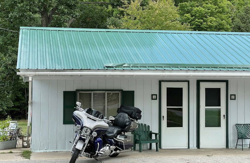 The Foothills Cafe & Motel (Foot Hills Motel) - Web Listing (newer photo)